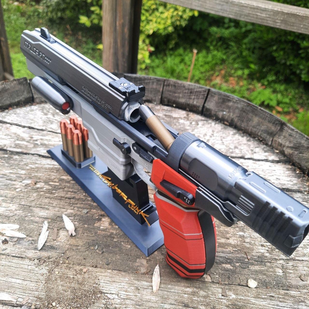 Malorian Arms 3516 — пістолет Джонні Сільверхенда